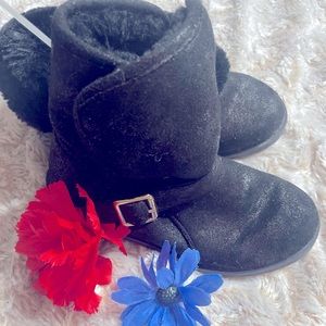 Girls CHILDRENS PLACE fur boots